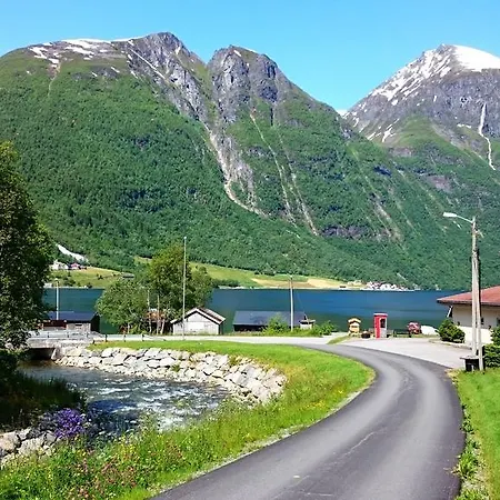Hjorundfjord Hostel *