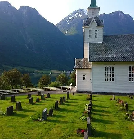 Hjorundfjord Hostel