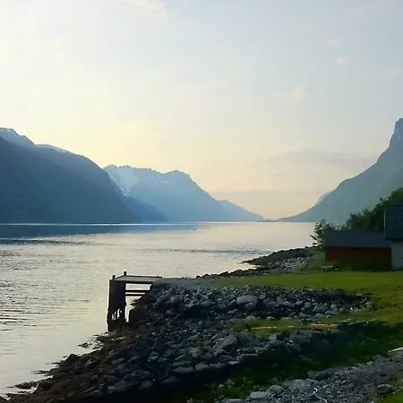 Hostel Hjorundfjord